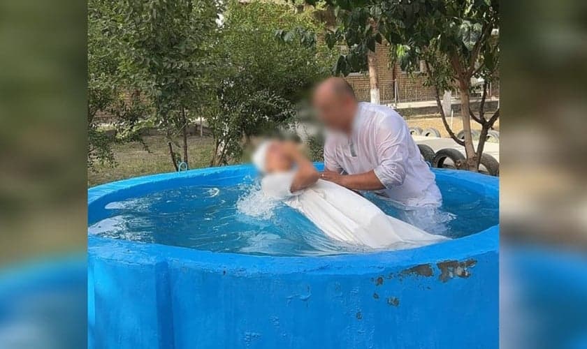 Azura foi batizada recentemente. (Foto: Instagram/Open Doors UK).