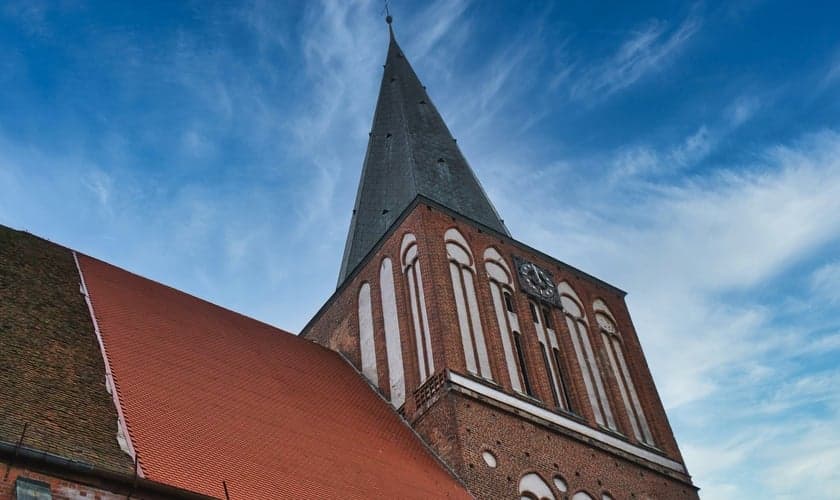 Igreja na Polônia. (Foto: Imagem ilustrativa/Unsplash/Timon Peters).