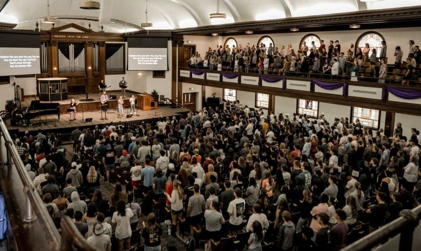 Culto na Universidade de Asbury. (Foto: Reprodução/Facebook/Asbury University)