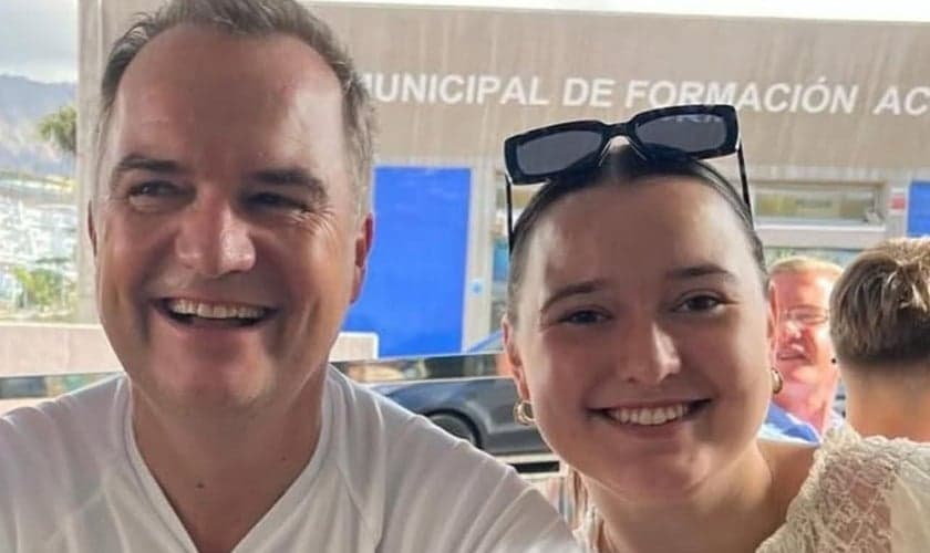 Alexander Wurm e a filha Serena transportavam suprimentos de socorro para a Jamaica. (Foto: Facebook/Ignite the Fire Ministry)