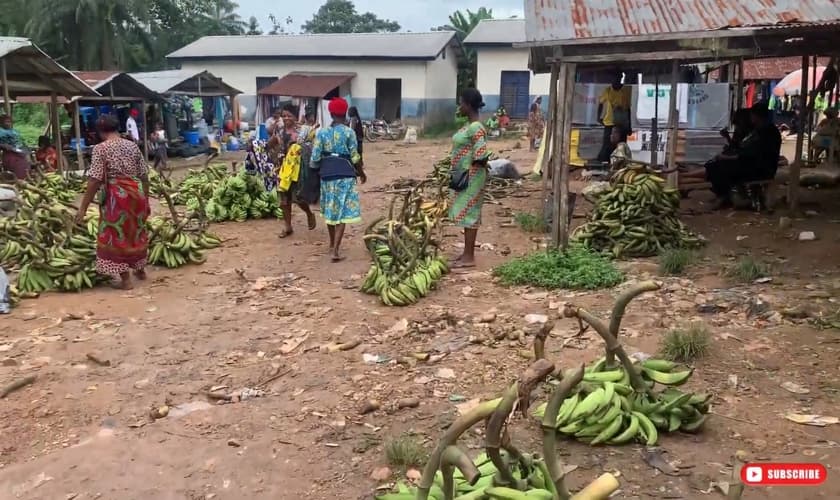 Mercado de rua na Nigéria. (Imagem ilustrativa/YouTube/Faith Afahaene).