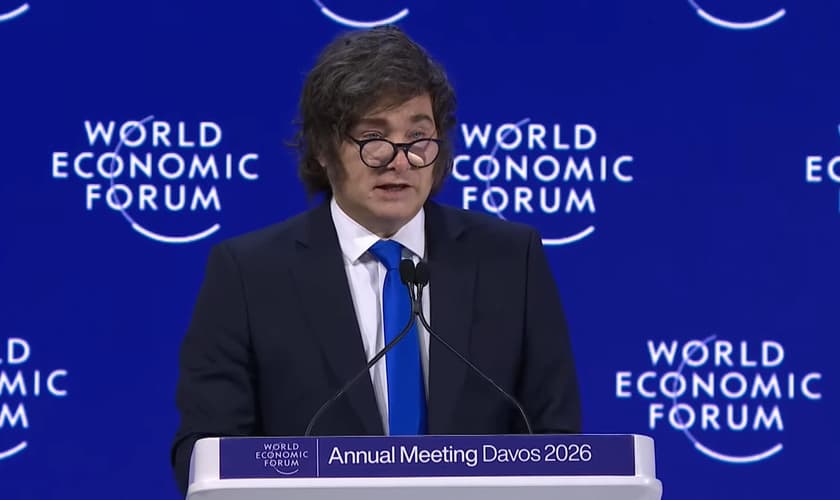 Javier Milei discursa no Fórum Econômico Mundial, em Davos, Suíça, em 21 de janeiro de 2026. (Captura de tela/YouTube/World Economic Forum)