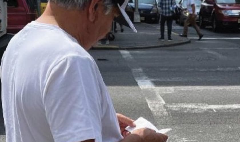 O homem passou a evangelizar em áreas afetadas por desastres no país. (Foto: Ilustração/Facebook/World Missionary Press)