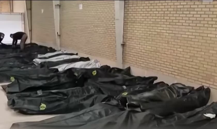 Centenas de cadáveres sendo recolhidos após massacre em protestos. (Captura de tela/YouTube/KAN11/All Israel News)