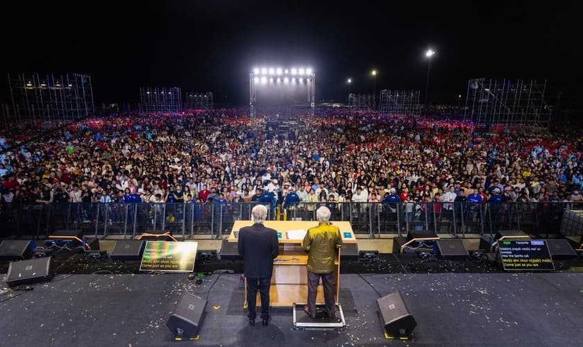 Milhares participam de campanha evangelística com Franklin Graham no Camboja. (Foto: Associação Evangelística Billy Graham)