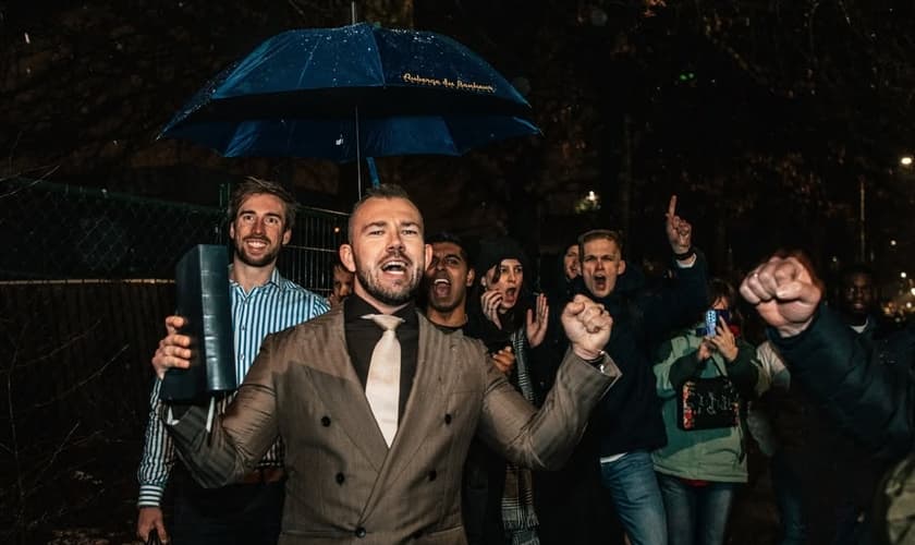 O evangelista Tom de Wal foi preso após a polícia interromper um culto na cidade de Tilburg. (Foto: Instagram/Frontrunners Ministries)