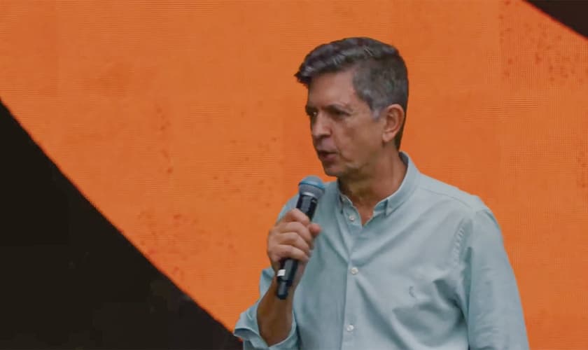 Pr. Paulo Mazoni durante ministração no The Send Brasil 2026. (Foto: Reprodução/YouTube/Dunamis Movement)