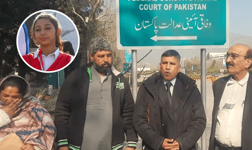 Os pais de Maria Shahbaz com o ativista de direitos humanos Safdar Chaudhry e o advogado Rana Abdul Hameed após a decisão do tribunal; no destaque, Maria Shahbaz. (Foto: ACN/Facebook)