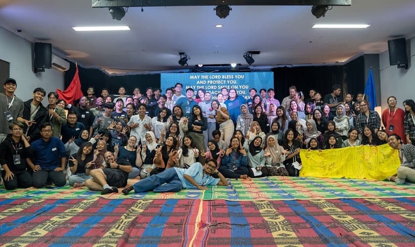 Os universitários que participam do trabalho evangelístico. (Foto: Reprodução/AG News)