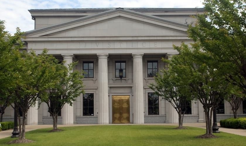 Juiz declara inconstitucional lei que proíbe cirurgias trans para Juiz declara inconstitucional lei que proíbe cirurgias trans para